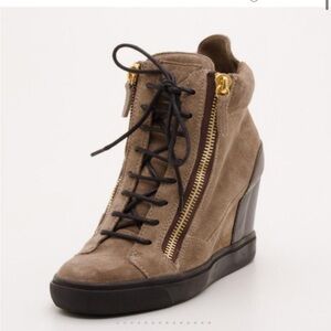 Giuseppi Sneaker Heel Like New